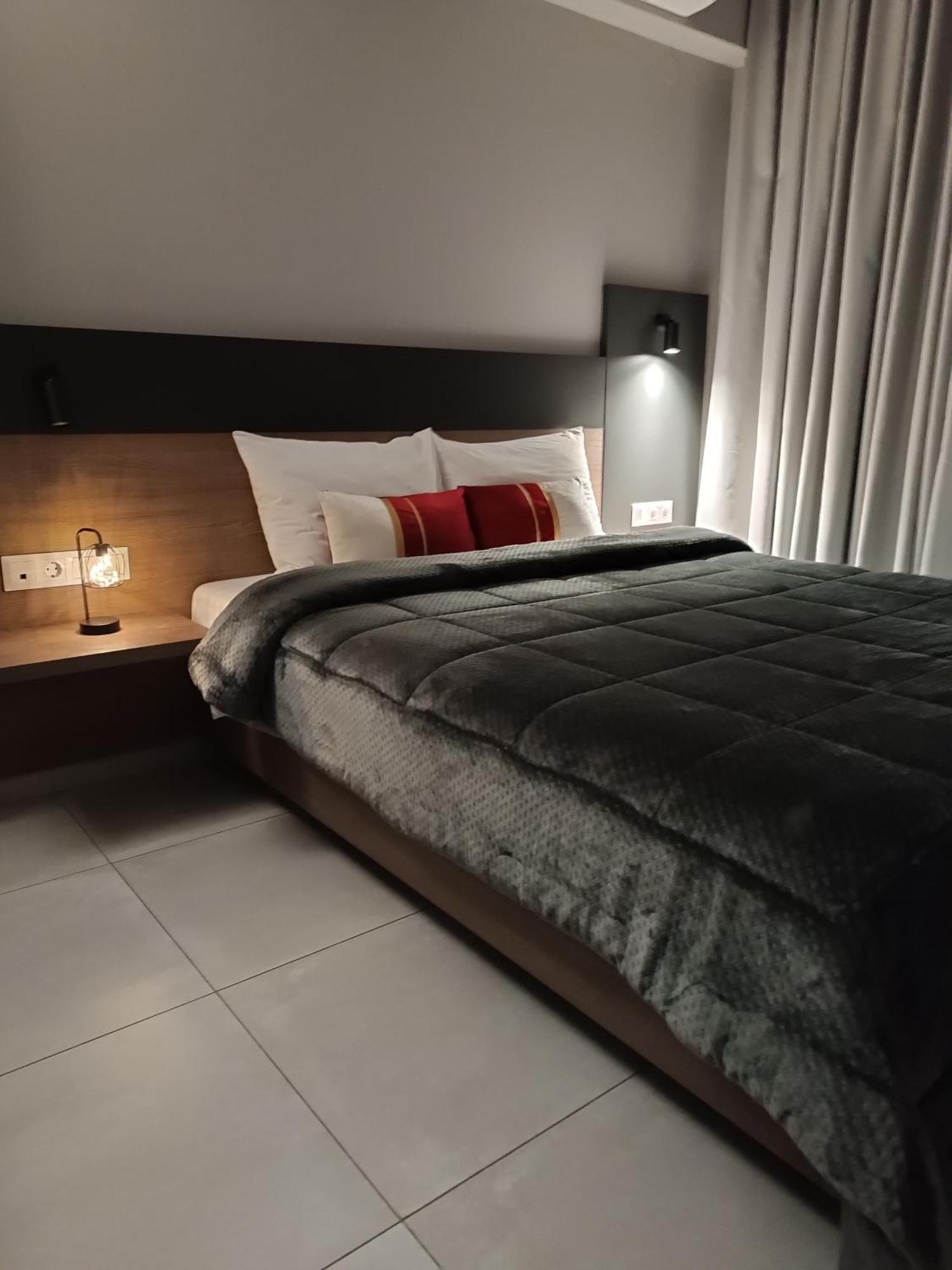 Elizabeth Queen Luxury Rooms Paralia Katerinis Exterior photo