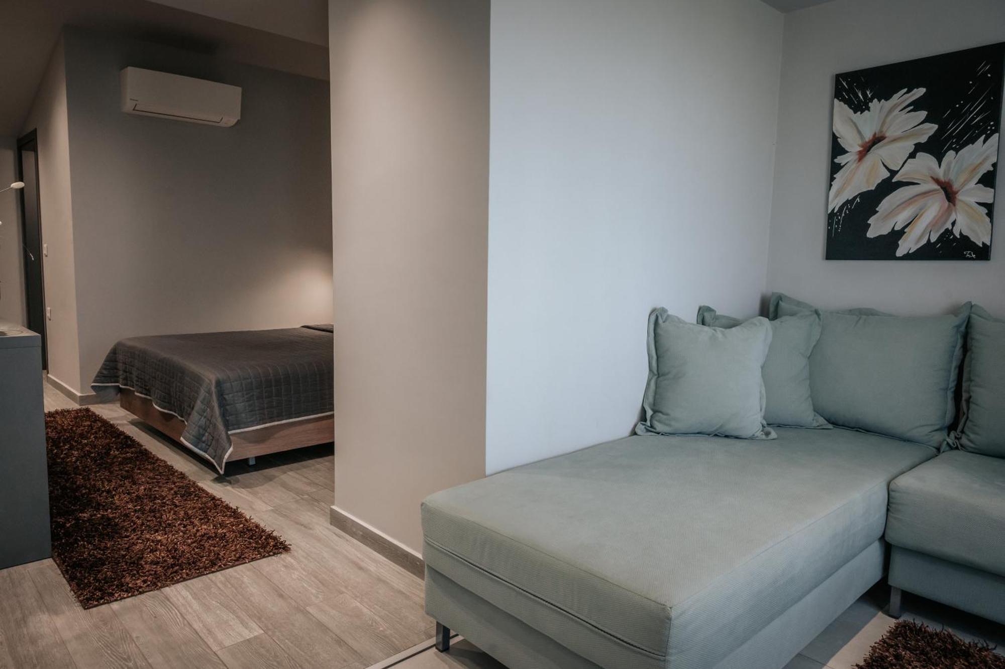 Elizabeth Queen Luxury Rooms Paralia Katerinis Exterior photo
