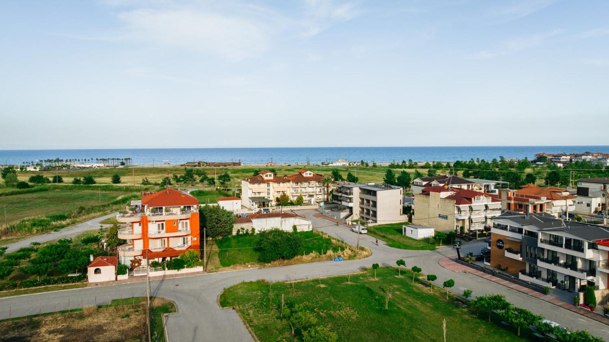Elizabeth Queen Luxury Rooms Paralia Katerinis Exterior photo