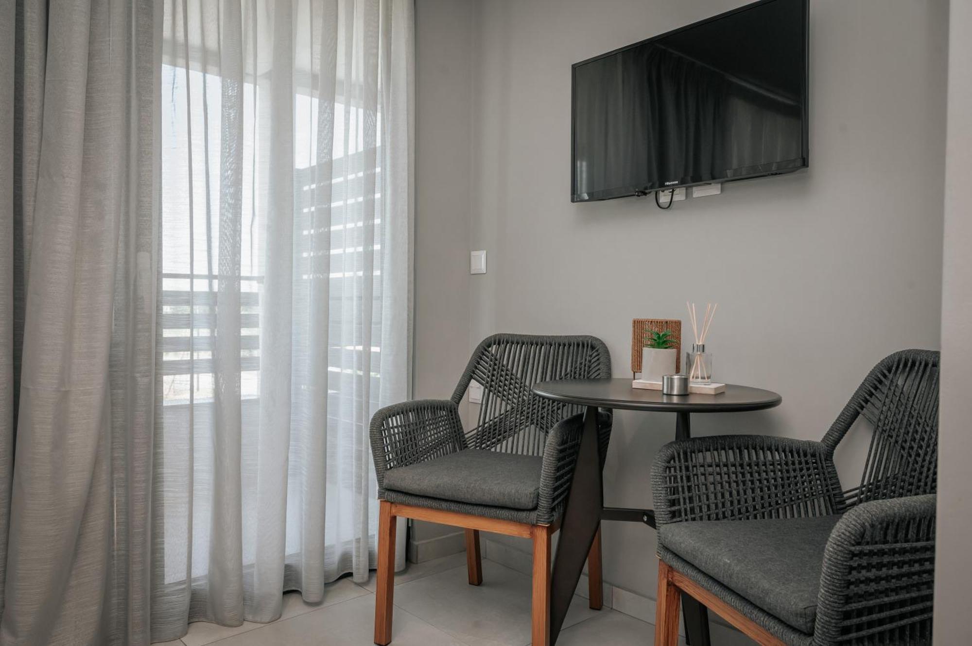 Elizabeth Queen Luxury Rooms Paralia Katerinis Exterior photo