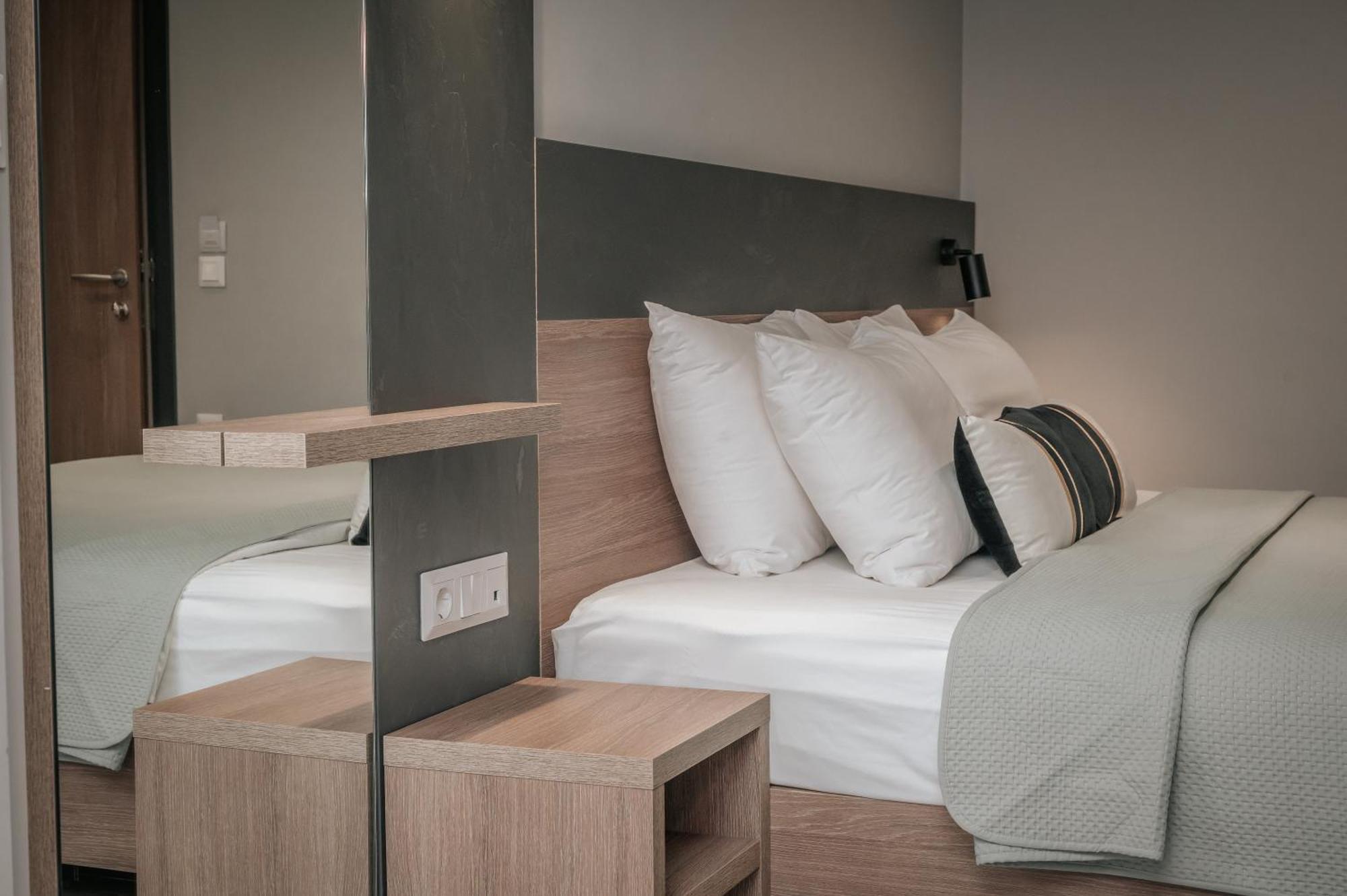 Elizabeth Queen Luxury Rooms Paralia Katerinis Exterior photo