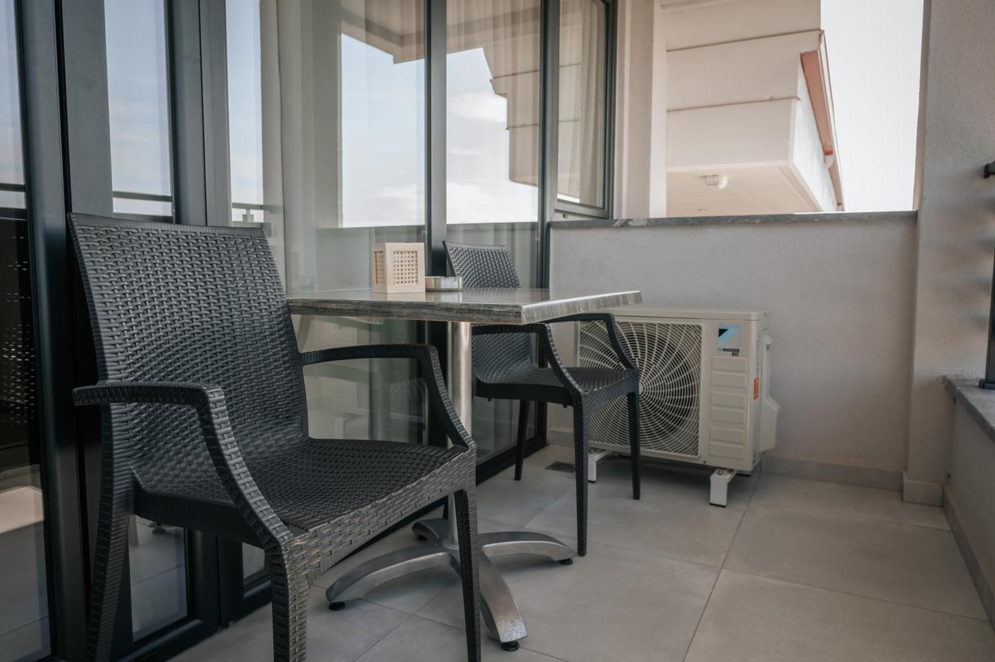 Elizabeth Queen Luxury Rooms Paralia Katerinis Exterior photo