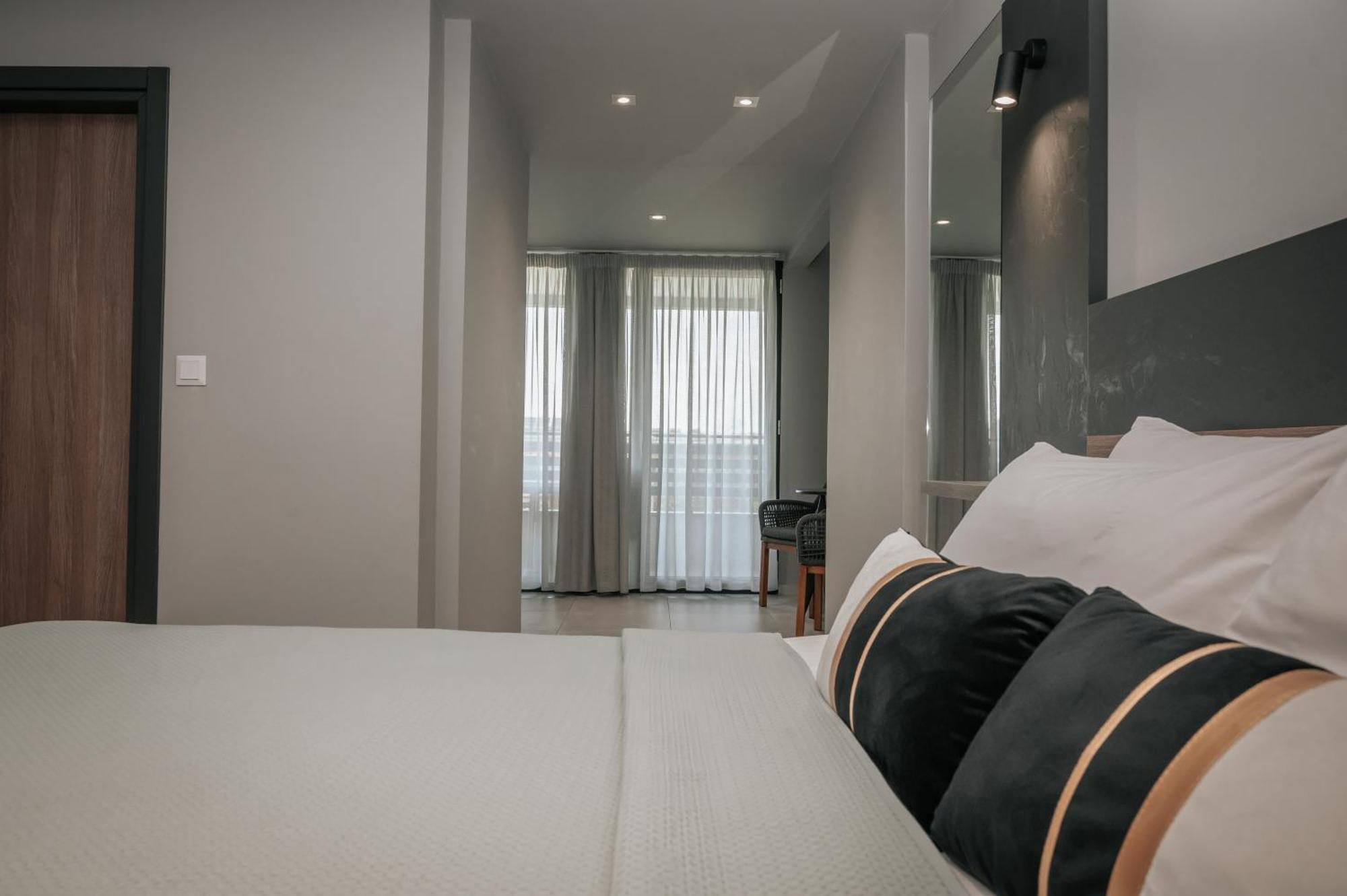 Elizabeth Queen Luxury Rooms Paralia Katerinis Exterior photo