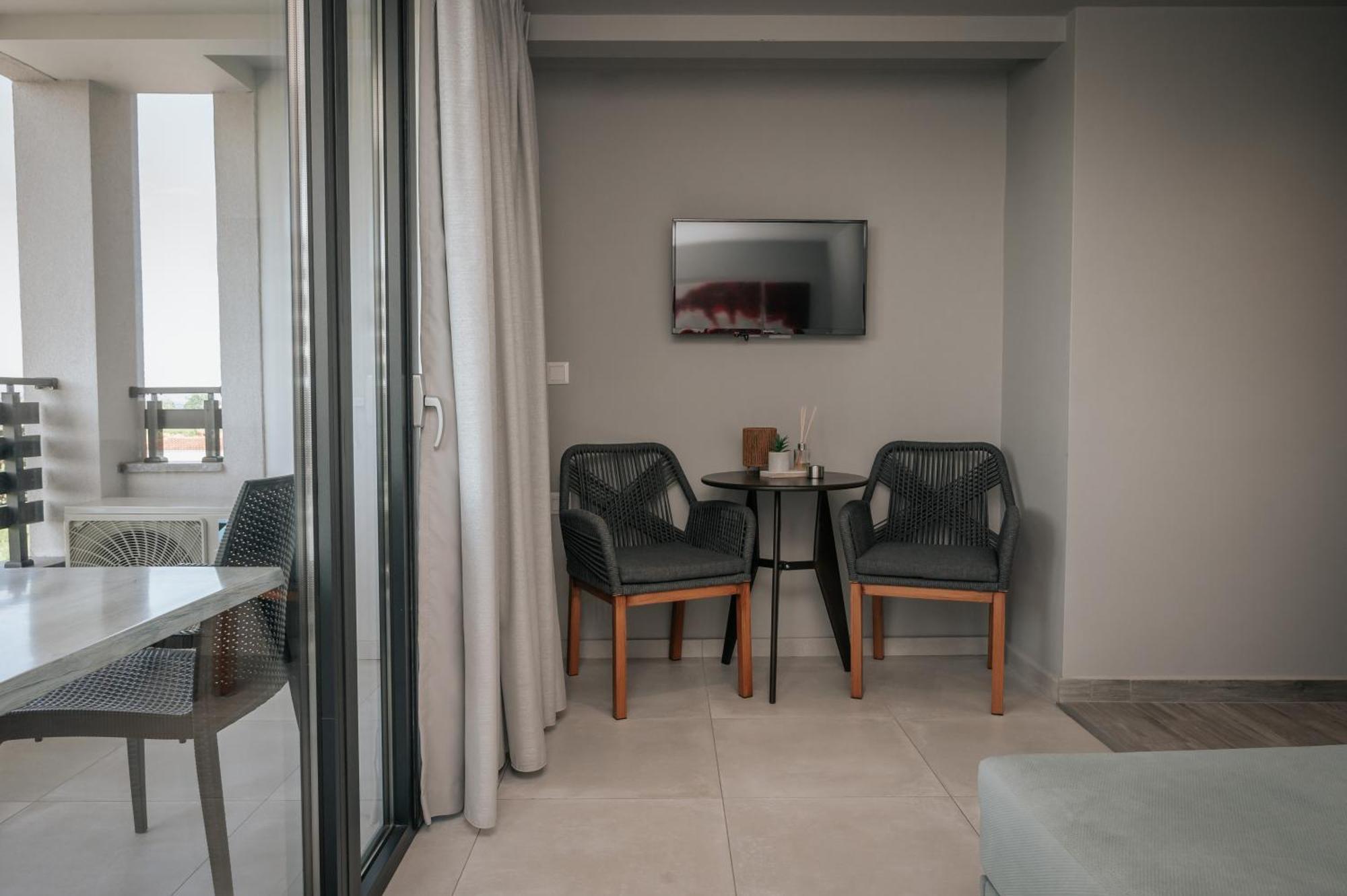 Elizabeth Queen Luxury Rooms Paralia Katerinis Exterior photo