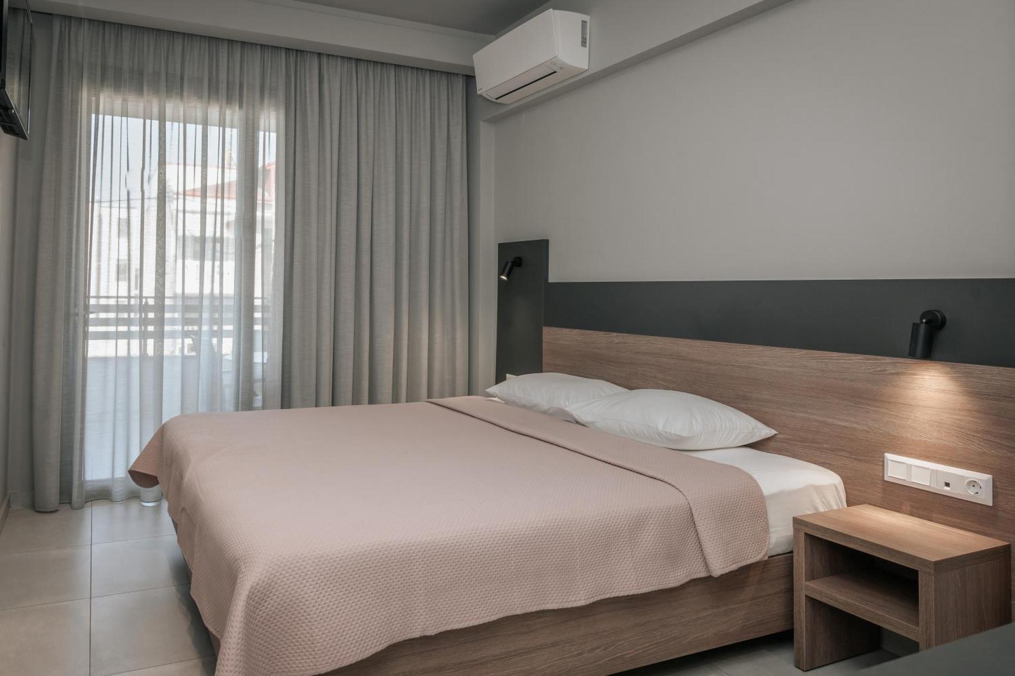 Elizabeth Queen Luxury Rooms Paralia Katerinis Exterior photo