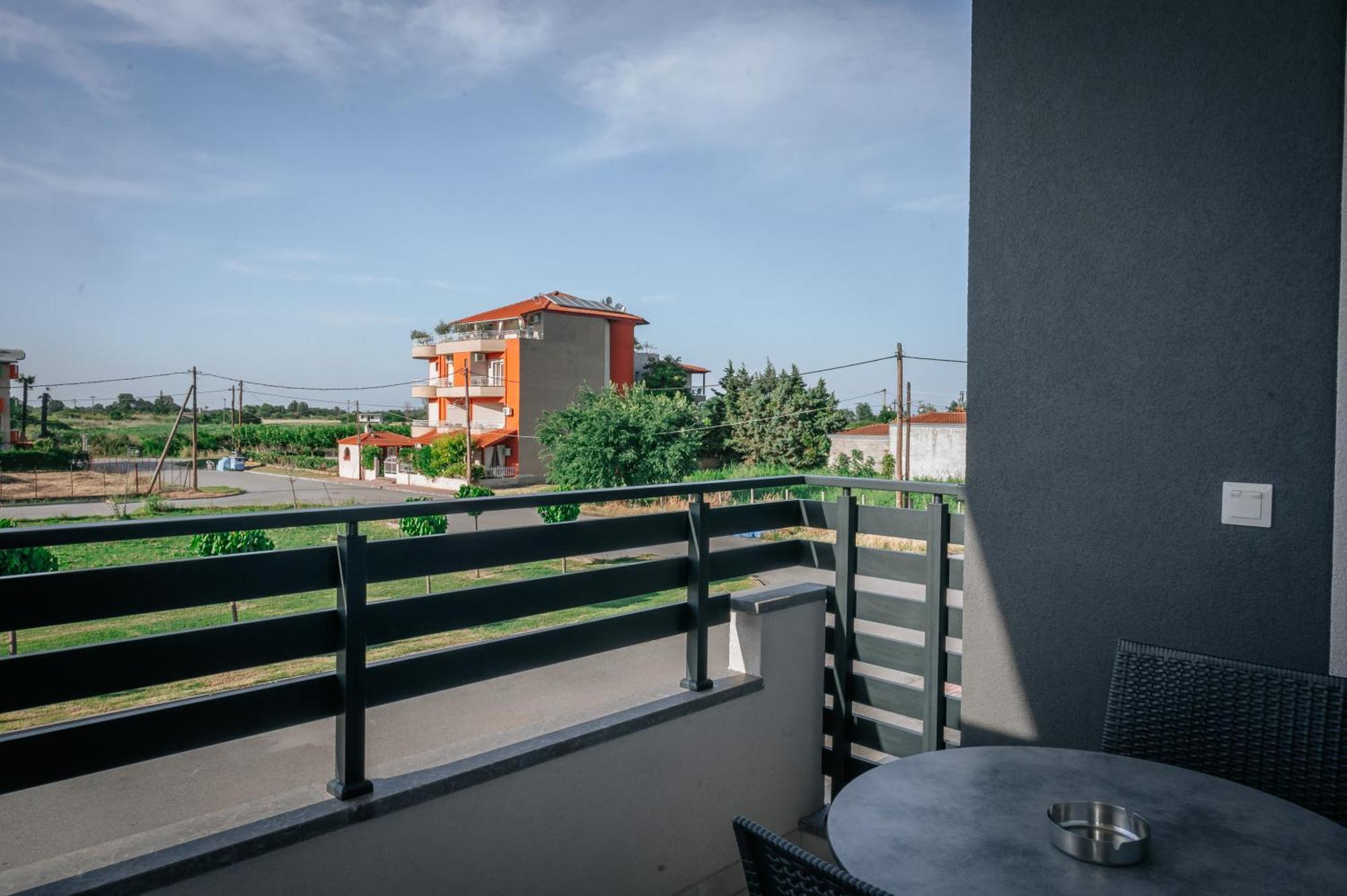 Elizabeth Queen Luxury Rooms Paralia Katerinis Exterior photo