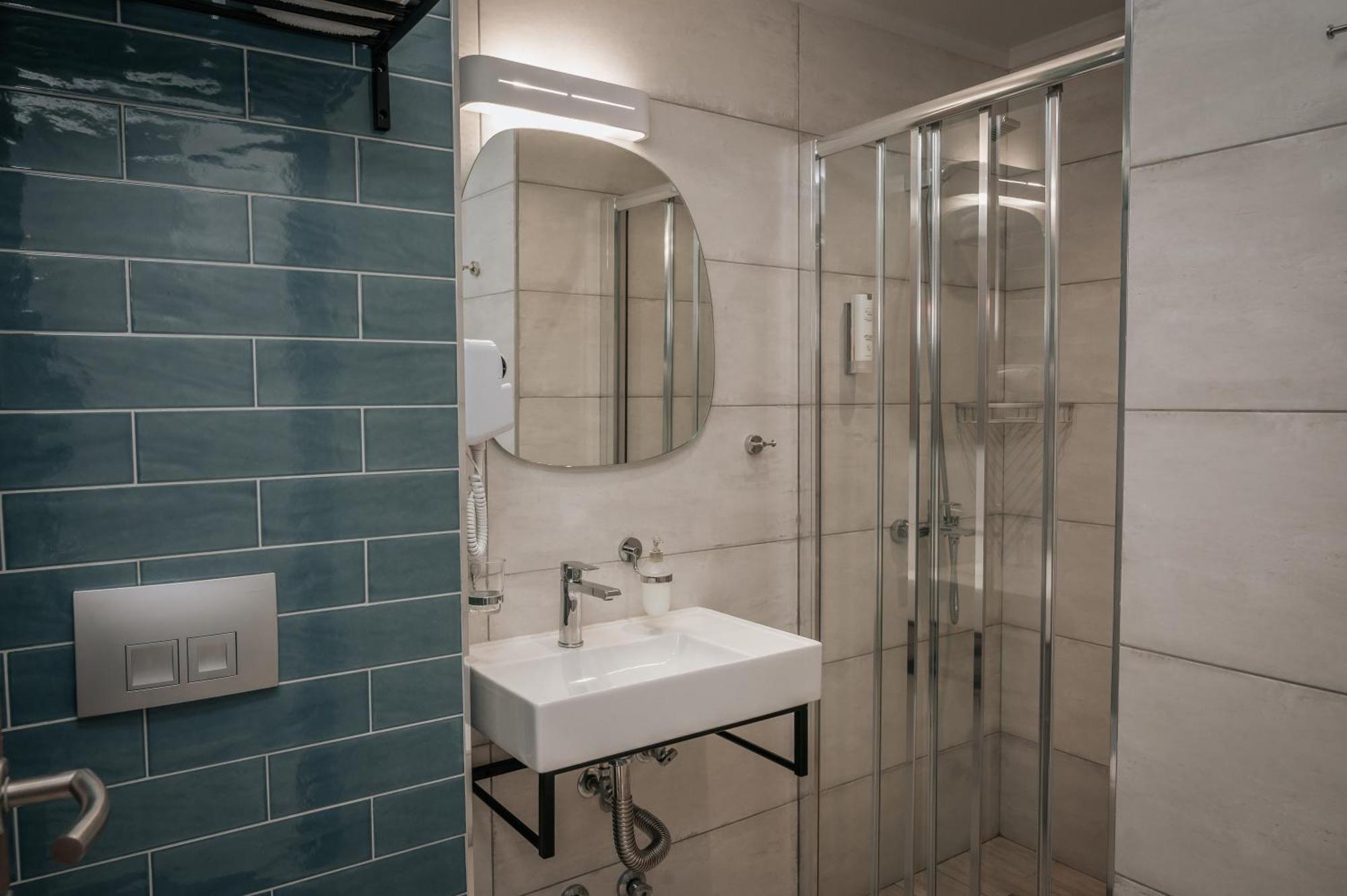 Elizabeth Queen Luxury Rooms Paralia Katerinis Exterior photo